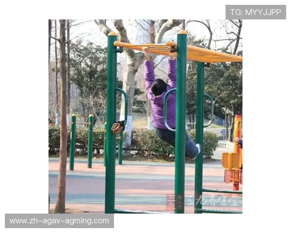 广场健身器材使用示范及体育健身公共设施推广